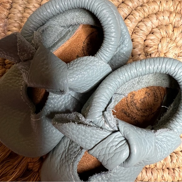 Freshly Picked knotted bow baby shoe - Picture 4 of 5